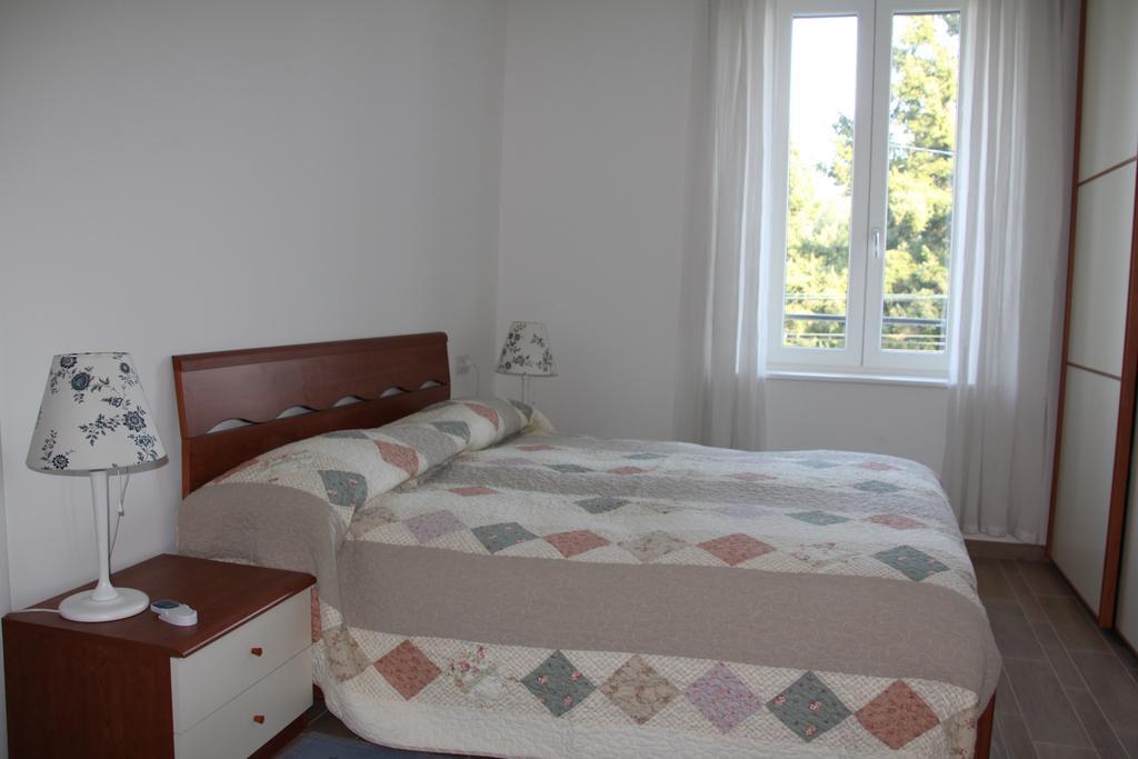 Bed and Breakfast La Ciliegia Bianca Belgirate Zimmer foto