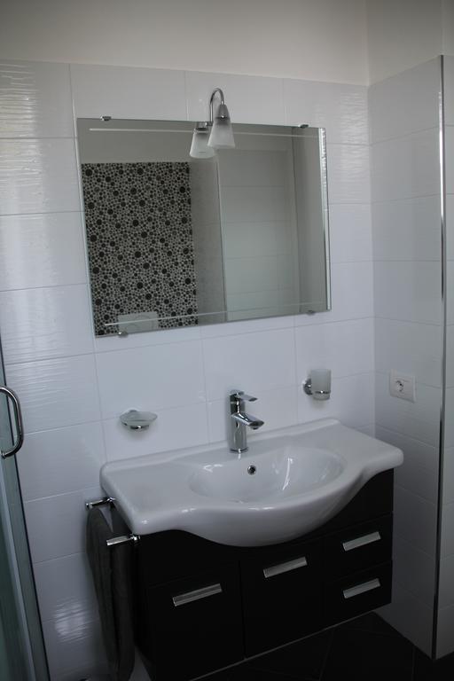 Bed and Breakfast La Ciliegia Bianca Belgirate Zimmer foto